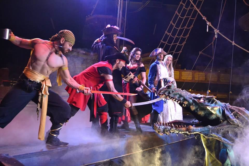 pirate_crew_at_pirates_dinner_adventure_buena_park(4)